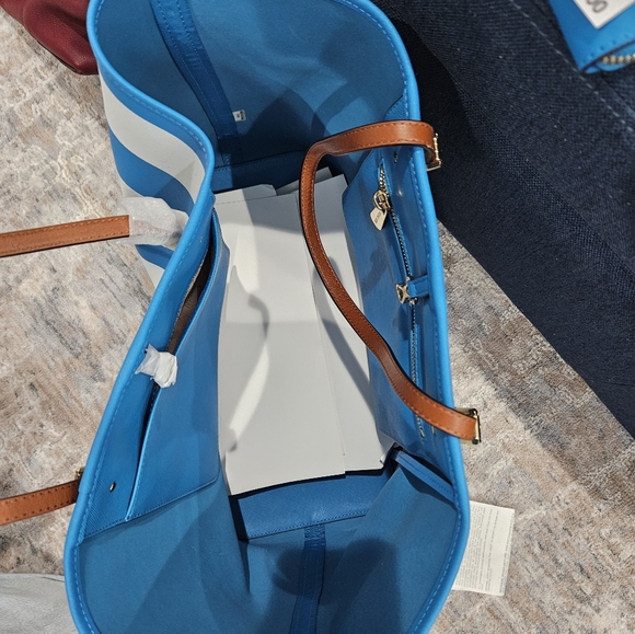 Michael Kors Jet Set Stripe Trvl Tote and Wallet - Picture 3 of 4